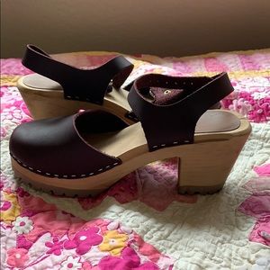 MIA Abba clogs wine color